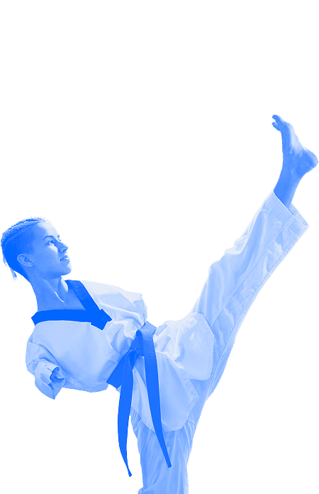 Tae kwon do, discipline martiale, en pleine démonstration par une athlète en uniforme blanc et ceint.